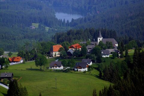 Blick auf das Dorf Modriach