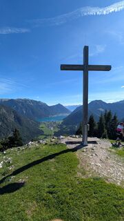 Fotografija s spletne strani twuest na poti