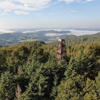 Ebersnackenturm im Sonnenaufgang im Sommer