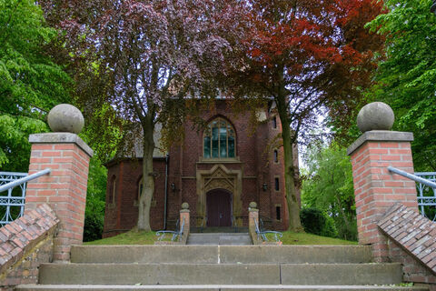 Treppenaufgang zur Kirche St. Viktor in Birten
