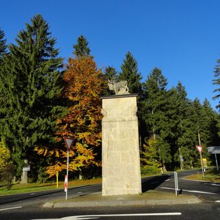 Hirsch-Monument am Bohrstuhl  - Frauenwald