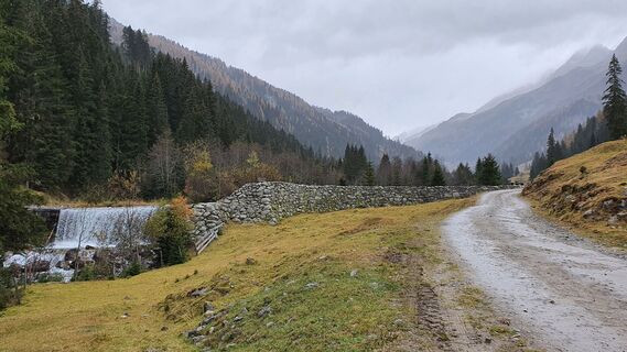11.1 km Schutzau vor Schotter-Schwemmland