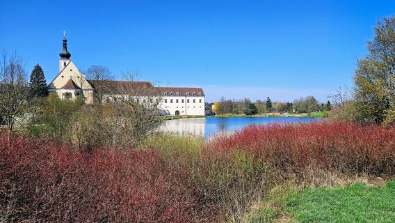 0.5 km Stift Geras mit Klosterteich