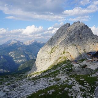 Passauer Hütte mit Blick auf Fahnenköpfl und Mitterspitze