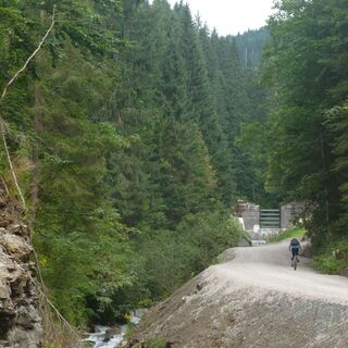 Zunächst steile Auffahrt von Viehhofen