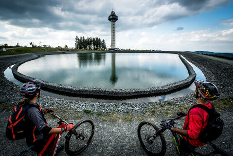 Biker am See auf dem Ettelsberg c) Nathan Hughes.jpg