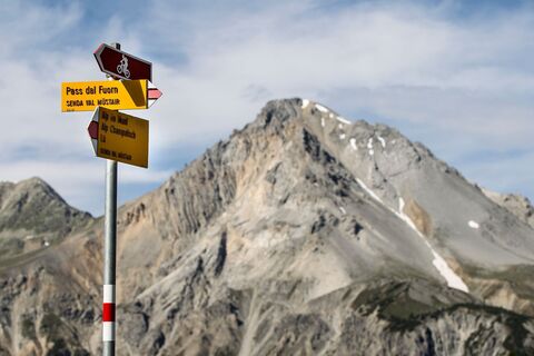 Blick von Süsom Givè zum Piz Daint