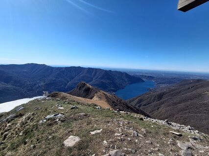 Zdjęcie z Marco Pezzuolo wzdłuż trasy