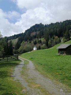 Maria_Hilf_Kapelle_Arzlair