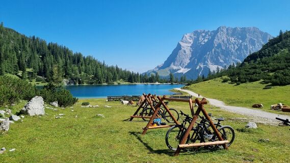 Seebensee mit Raeder im Vordergrund