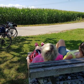 Radlerliege am Radweg zwischen Dietratried und Niederdorf