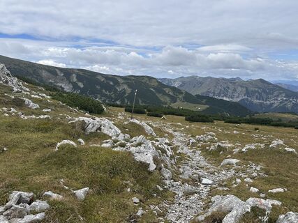 Fotografija s spletne strani B. H. 8 na poti