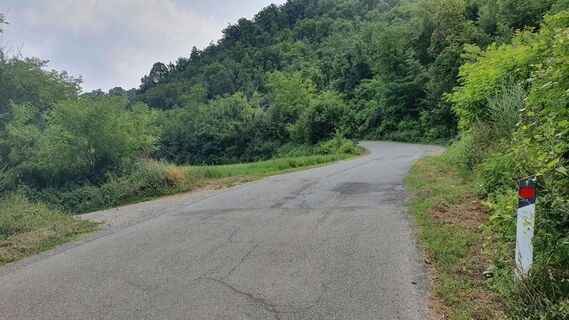 4.7 km Abzweigung in Schotterstraße