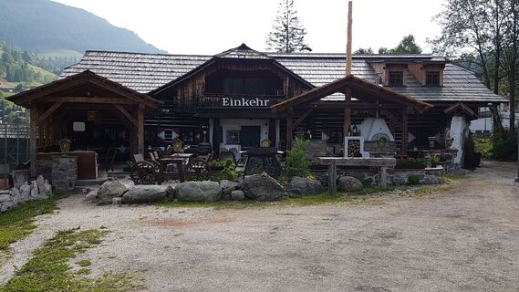 0.4 km Trattlers Einkehr
