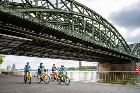 Radfahren am Rhein