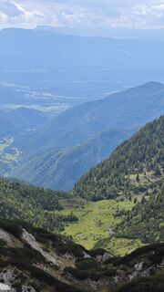 Fotografija s spletne strani Franca Škarja na poti
