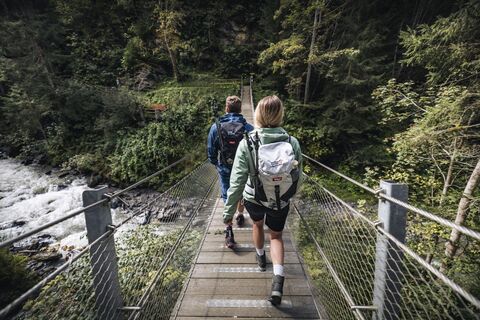Überquerung der Hinteren Hängebrücke