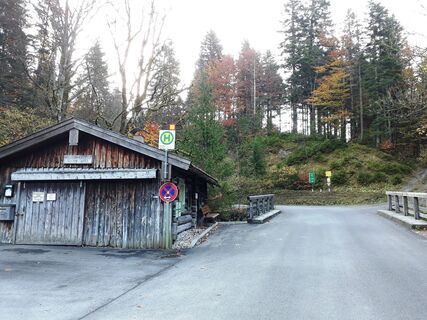 Bushaltestelle am Wanderparkplatz