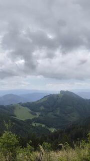 Fotografija s spletne strani H M 12 na poti