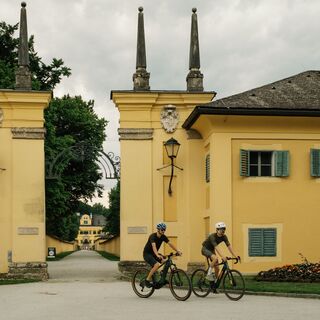 Eingang zu Schloss Hellbrunn in Salzburg