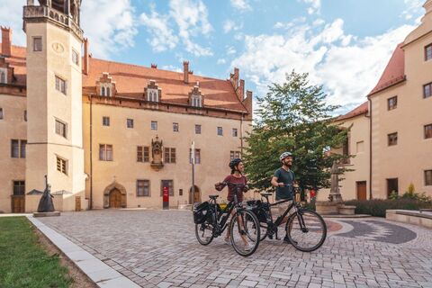 Radfahrer am Lutherhaus in Lutherstadt WIttenberg