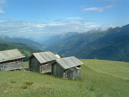 huetten-steinrastl-wanderung-sommer-c-schneider-hansjoerg.jpg