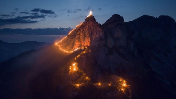Sonnwendfeuer am Rotspitz - die Feuer werden traditionell um 22:00 Uhr entzündet