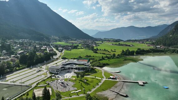 Ausgangspunkt der Kleinen Dorfrunde Maurach ist das Atoll Achensee.