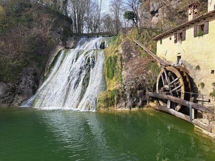 Fotografija s spletne strani JoesBurg na poti