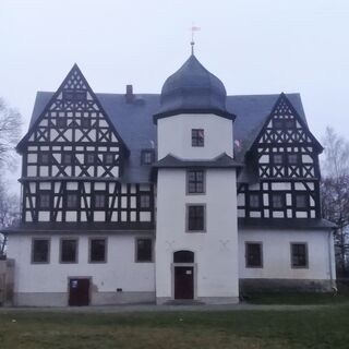 Herbststimmung am Treuener Schloss