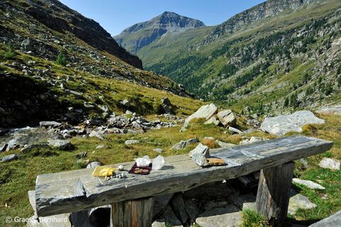 Der Zahltisch erinnert an die Entlohnung der Knappen von den umliegenden Bergwerken