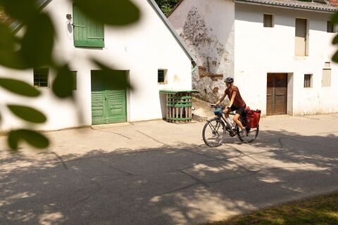 durch malerische Kellergassen