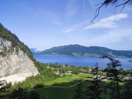 Erste freie Sicht zum Attersee und zur Drachenwand