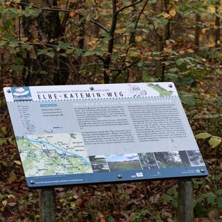 Infotafel am Elbe-Katemin-Weg