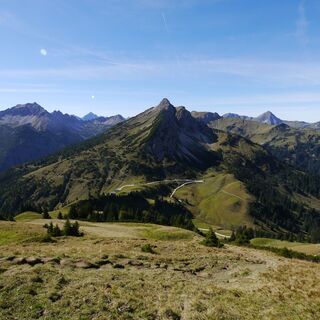 Blick von der Krinnenspitze auf den benachbarten Litnisschrofen