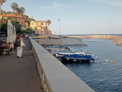 Fotografija s spletne strani simone ravasi na poti
