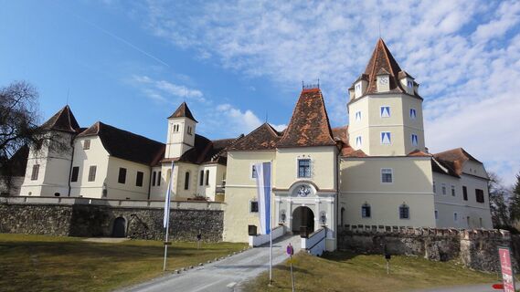 Machen Sie einen kurzen Abstecher und entdecken Sie Schloss Kornberg