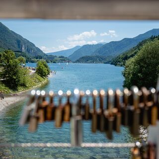 Steig auf den Seeufer-Radweg im Ledrotal auf