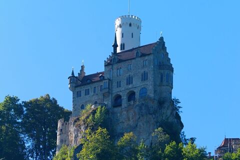 Blick von Honau zum Schloss Lichtenstein