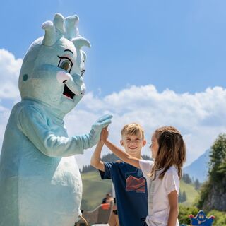 Zwei Kinder mit Gspensti