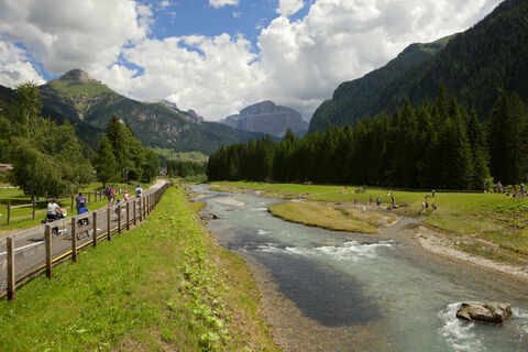 Rad- und Fußgängerweg der Dolomiten ©Archivio APT Val di Fassa