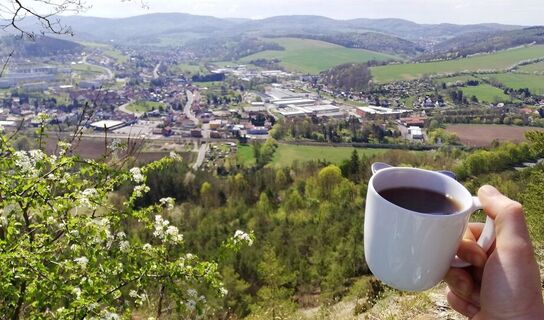 Teepause am Kleinen Hörselberg mit Blick auf Wutha-Farnroda bei Eisenach