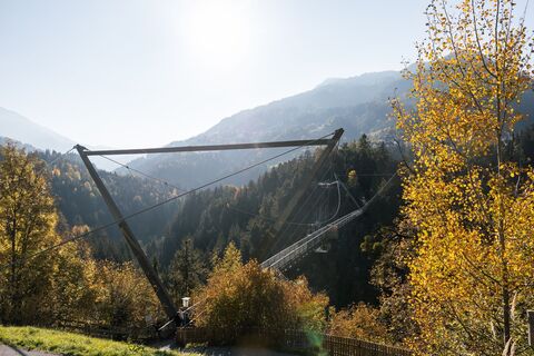 Benni Raich Brücke im Herbst
