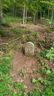 Gedenkstein Korbacher Landwehr im Strother Wald