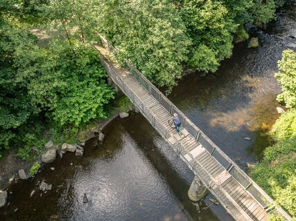 Gravelbiker Rur bei Monschau