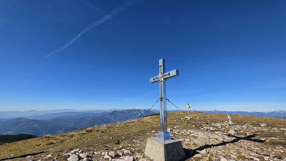 Fotografija s spletne strani EP87 na poti