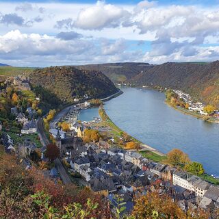 Blick vom Wackenberg bei Biebernheim auf St. Goar und die Burgen Rheinfels und Maus