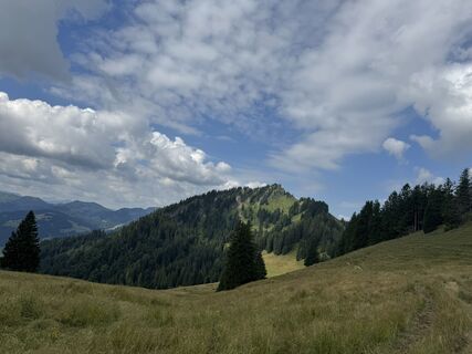 Fotografia z Nisha Schweitzer na trase