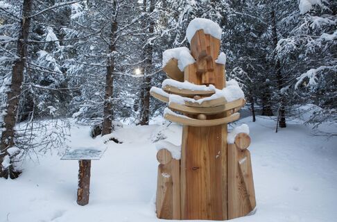 Holzskulptur auf dem Besinnungsweg