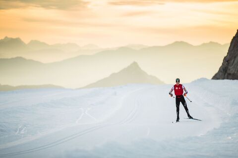 Ein Langläufer auf der Loipe am Schladminger Gletscher